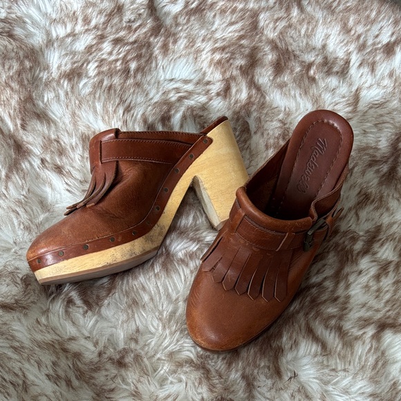 Women's Brown Leather Clogs - Picture 1 of 4
